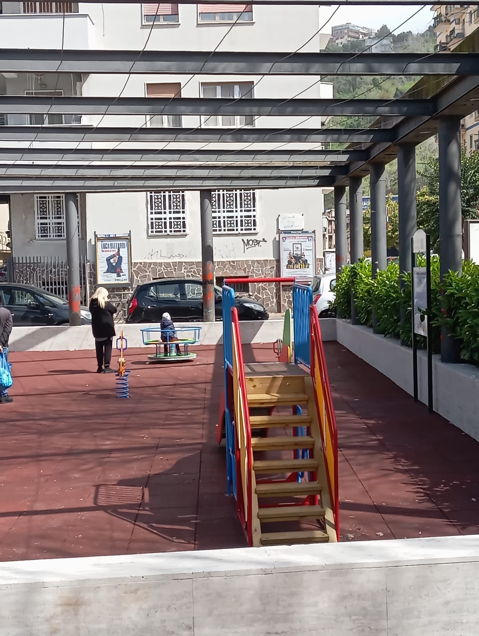 spari a piazza italia