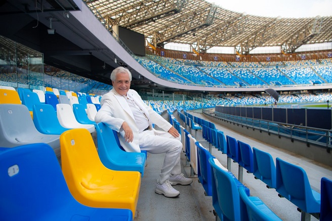 Nino D'Angelo allo Stadio Diego Armando Maradona con 