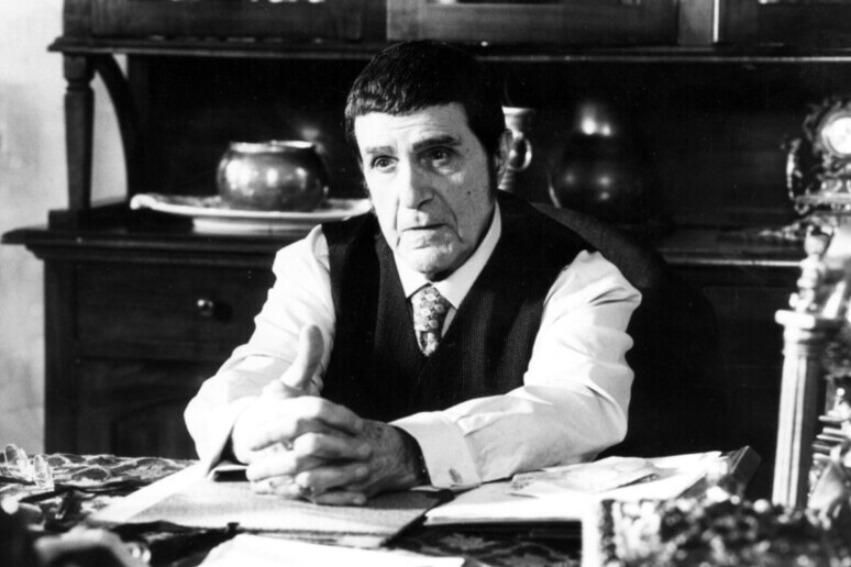 Si terrà oggi la cerimonia di intitolazione della Scalinata Aldo Giuffrè per onorare la memoria dell’attore e regista napoletano morto nel 2010.