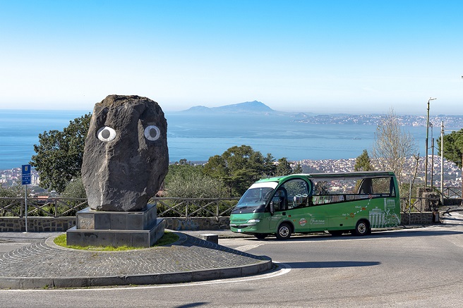 Destination Vesuvio, parte il nuovo servizio di bus scoperto linea Ercolano - Gran Cono