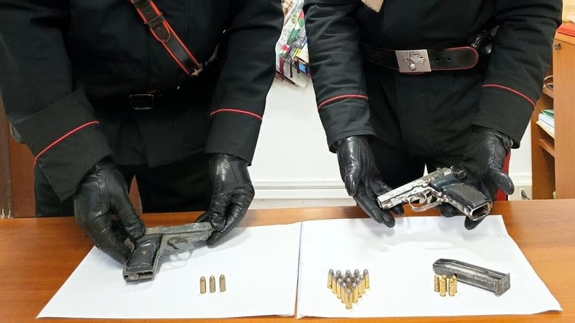 Lettere, incendio in un rudere: ritrovate armi nascoste