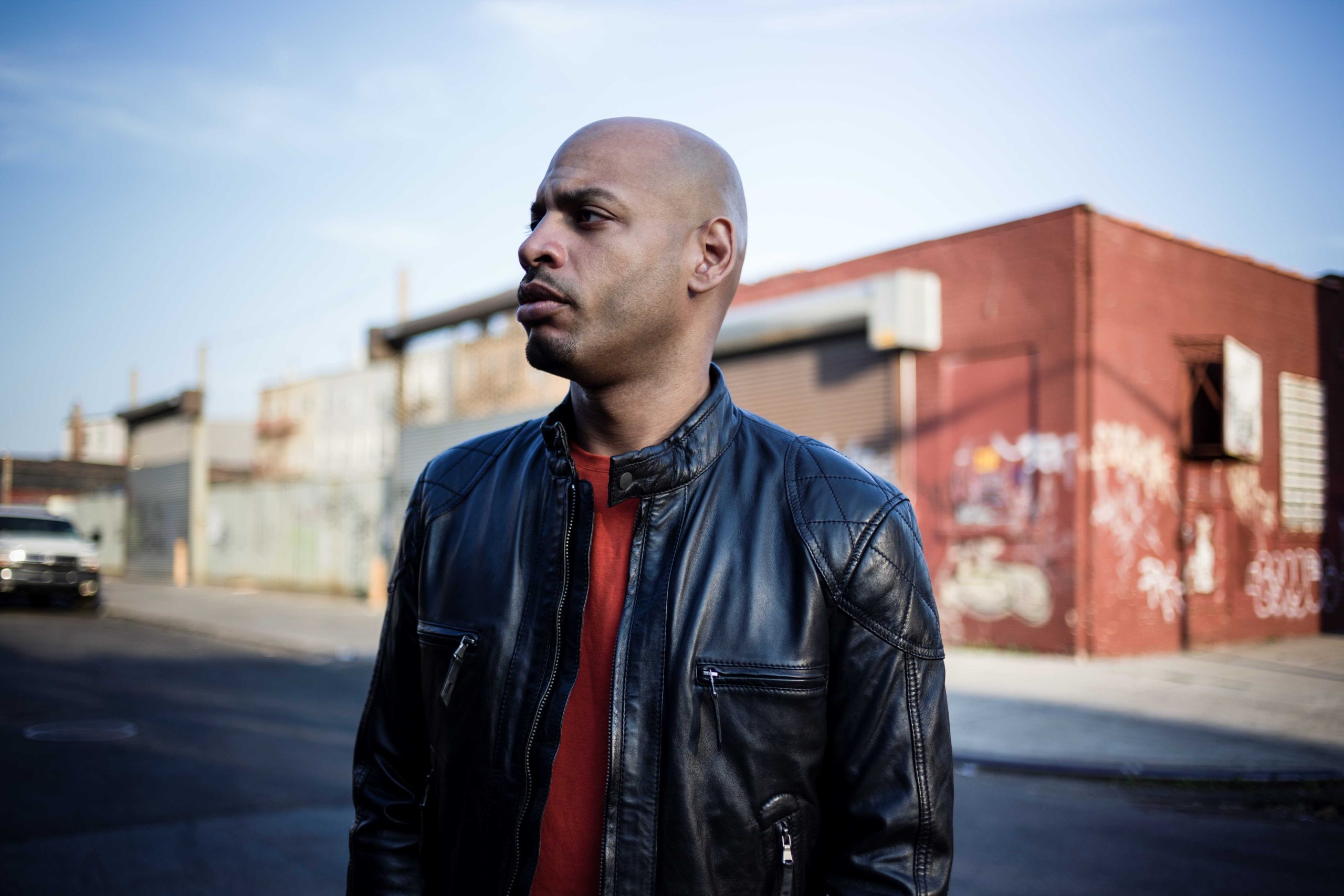 Il dj newyorkese Dennis Ferrer protagonista in console al Rama Beach