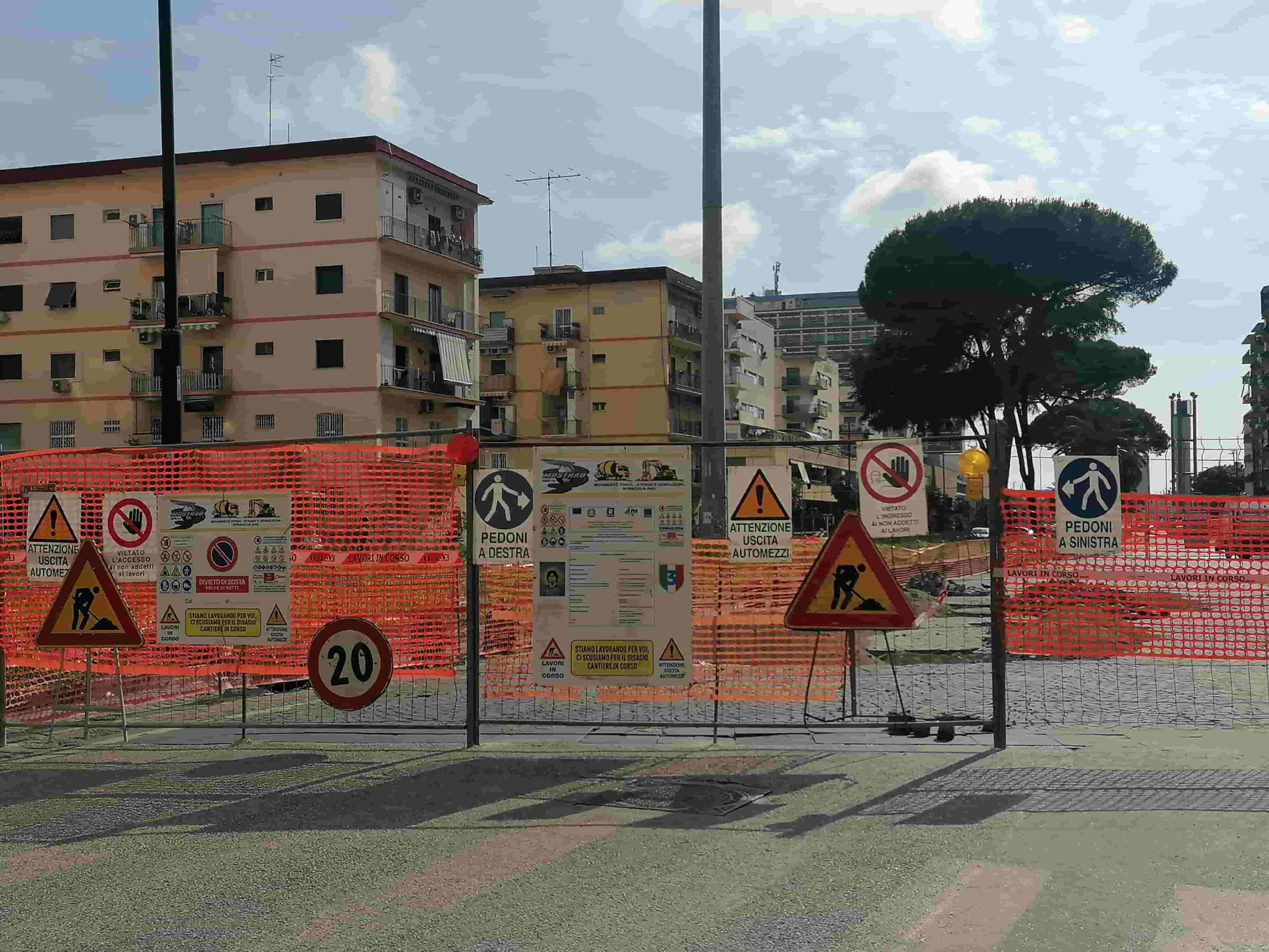 Fuorigrotta, traffico in tilt per lavori a Viale Augusto chiusa alle auto in direzione Stadio Maradona
