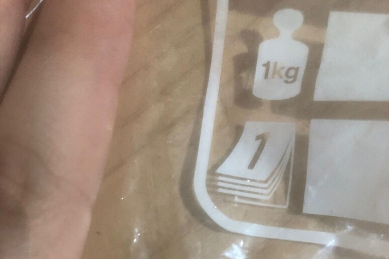 Materdei, proiettile finisce nella stanza di un bambino