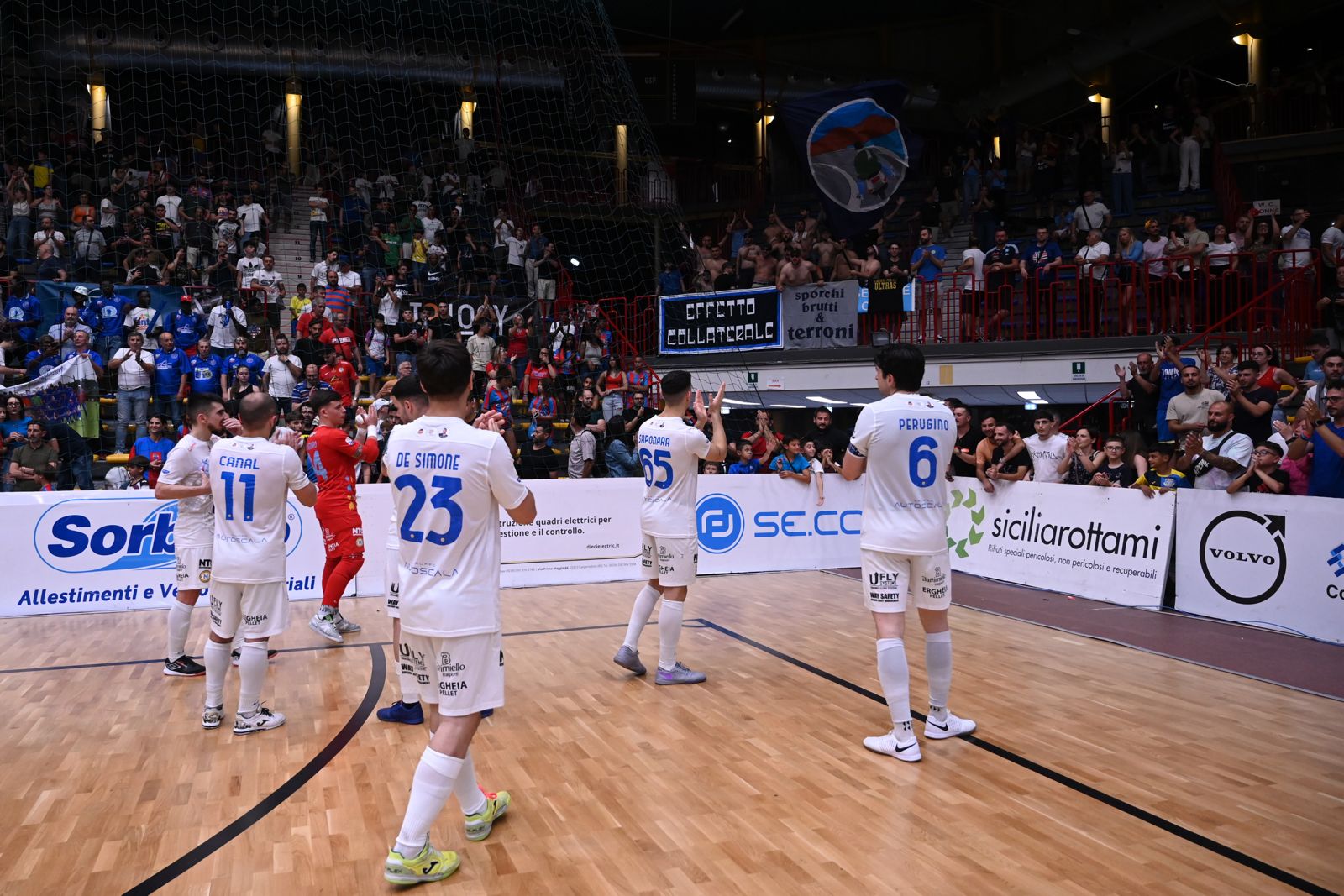 Prezioso Casa Napoli cade a Catania: il 21 per lo scudetto