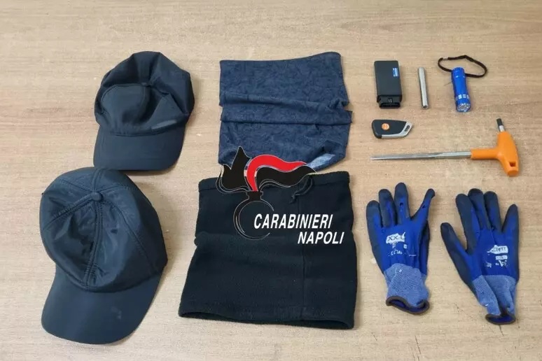 Casoria, arrestati ladri d'auto in trasferta da Scampia