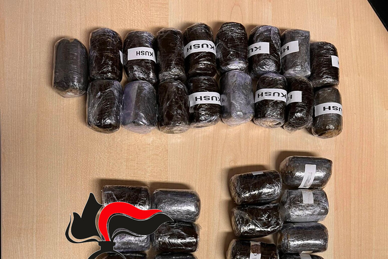 Ponticelli, beccati con 3 chili di hashish nel cofano