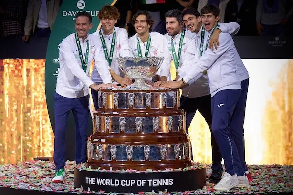 Amalfi: arriva la Coppa Davis vinta dall'Italia del tennis
