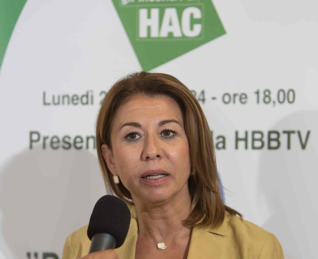 professoressa Filomena Buonocore, Professore Ordinario di Organizzazione Aziendale presso l’Università degli Studi di Napoli Parthenope Pianeta Imprese TV: "Arricchire l’informazione per le piccole e medie imprese"