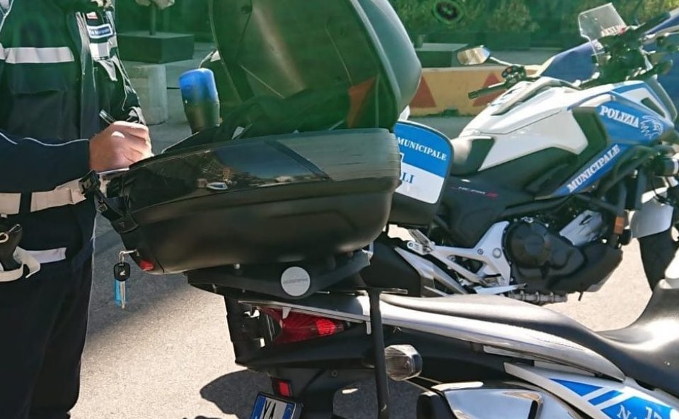 Fuorigrotta, fugge all'alt: inseguito e arrestato