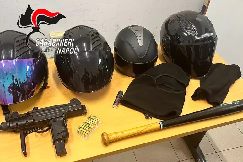 Fuorigrotta, sequestrato "kit del rapinatore"