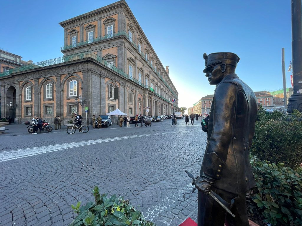 L'allievo di Sepe in piazza Plebiscito per il Giuramento della Nunziatella L'allievo di Sepe in piazza Plebiscito per il Giuramento della Nunziatella