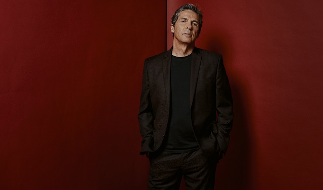 Luca Barbarossa porta “Cento Storie per Cento Canzoni” sul palco del Teatro Bolivar