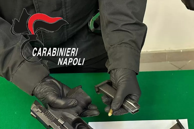 Castellammare di Stabia, 19enne con pistola pronta a sparare