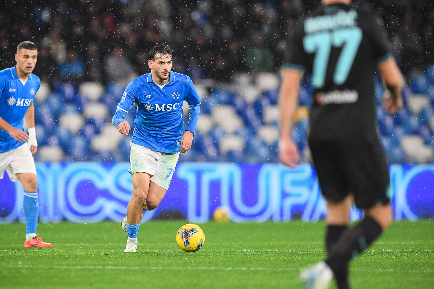 Calcio Napoli che, così, perde partita e primato in classifica.