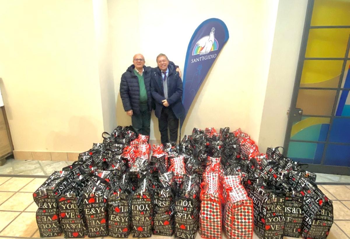 Beneficenza, “Cosafare” il gruppo di Elio de Rosa per gli ultimi alla Comunità di Sant’Egidio