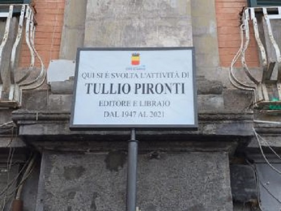 Tullio Pironti, l'omaggio della città di Napoli con una targa in Piazza Dante