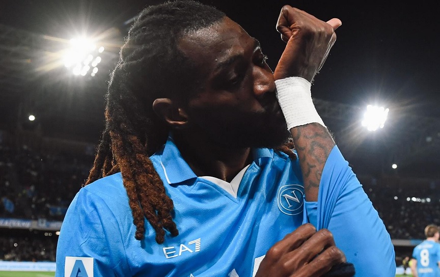 Il Calcio Napoli vince anche meritatamente la partita pur trovando un Cagliari davvero ben organizzato e solido difensivamente.