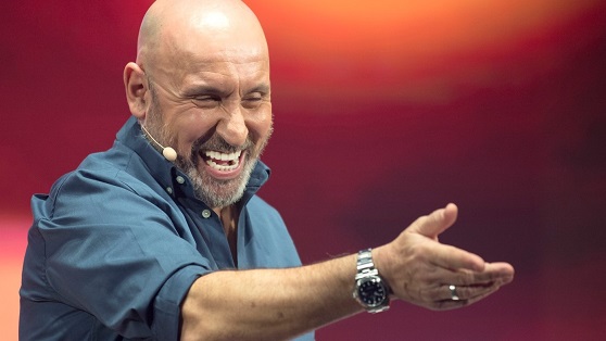 Maurizio Battista in scena al Belvedere di San Leucio con il suo "Summer Tour"