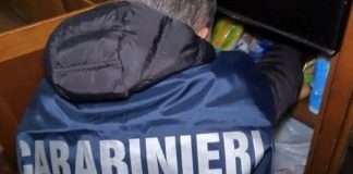 Aversa, 17enne posta video su TikTok: arrestato per spaccio