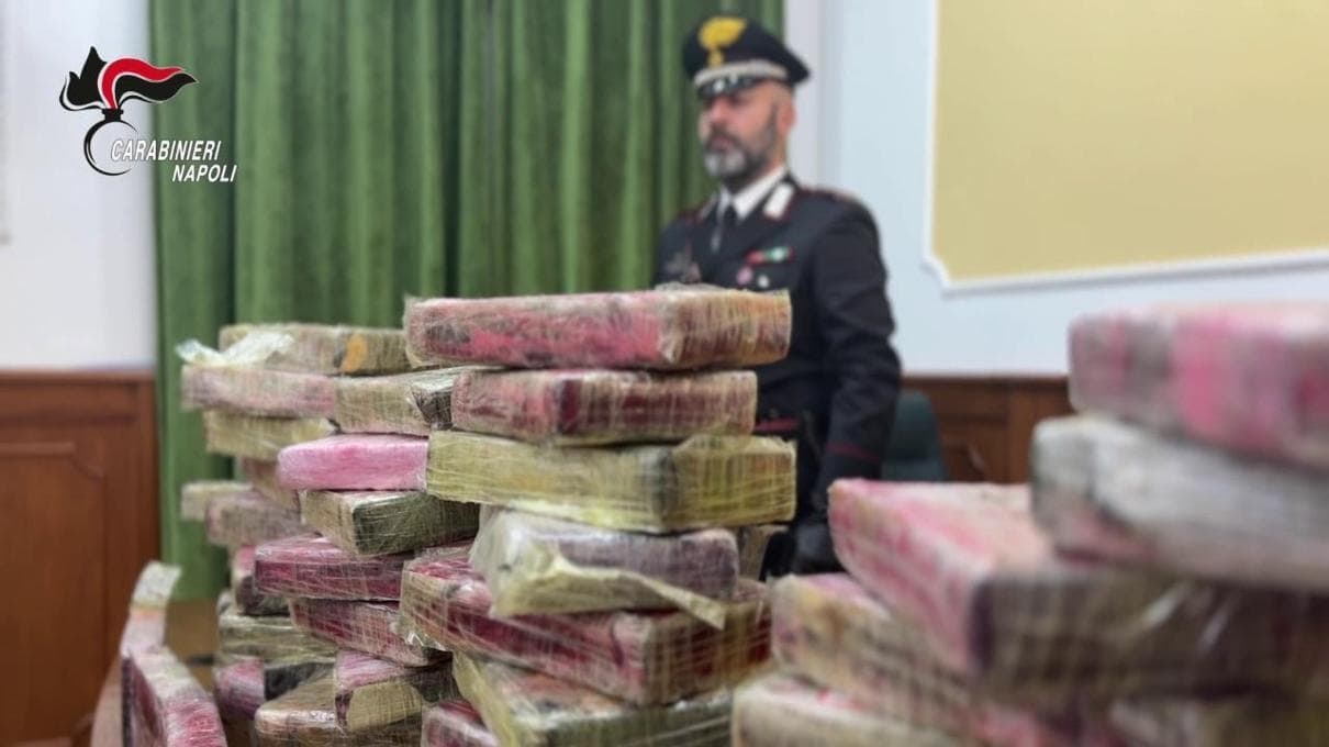 Sequestro record da 2anews.it Sequestro record a Napoli fermato un tir con 80 chili di cocaina