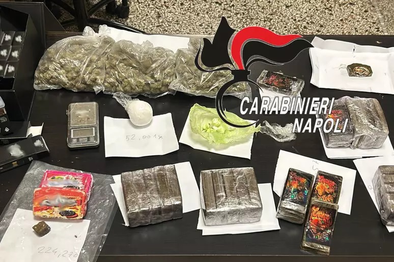 Poggiomarino droga da 2anews.it Poggiomarino droga in sigarette elettroniche donna di 40 anni finisce in manette