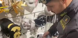 Carnevale, maxi sequestro a Napoli di prodotti falsi