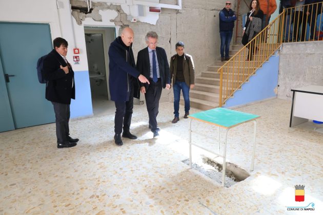 Bradisismo Campi Flegrei, sopralluoghi del sindaco Manfredi a Bagnoli e via Terracina