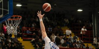 Napoli Basket crolla in casa contro Pistoia con il punteggio di 70-74