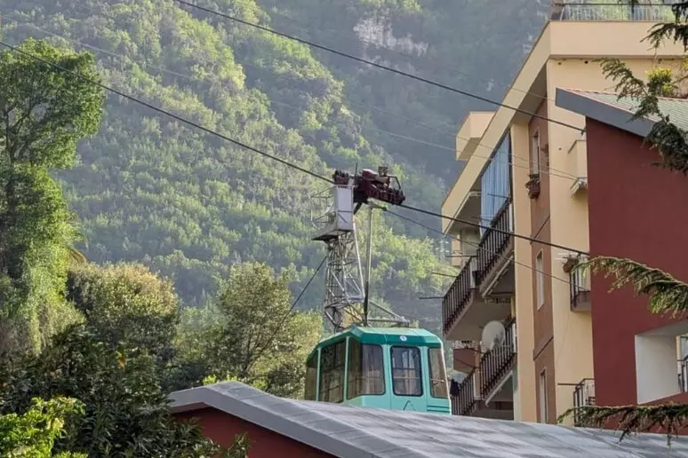 Monte Faito, precipita cabina funivia: 3 morti e un disperso Monte Faito, precipita cabina funivia: 3 morti e un disperso