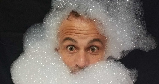 Castellammare Stabia da 2anews.it Al TK di Castellammare di Stabia in scena lo spettacolo di bolle di sapone SONOSOLO sono solo bolle di sapone