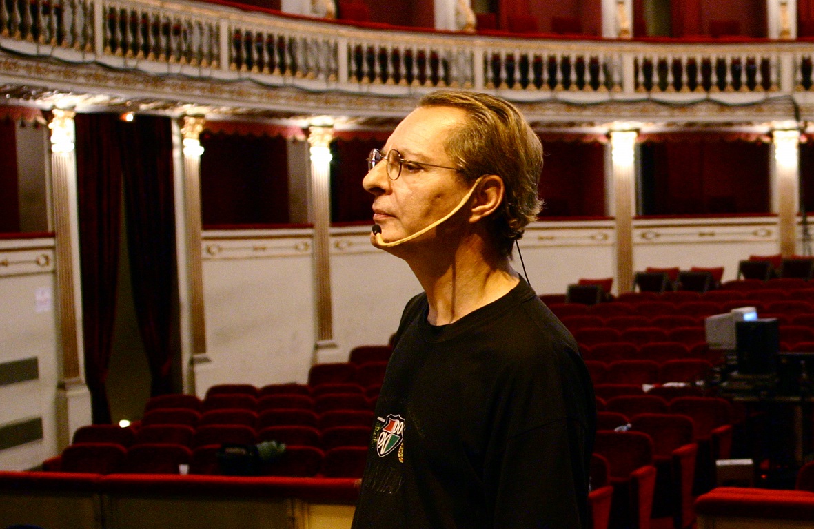 "Nel cuore e nella testa": il Teatro di Napoli svela la nuova stagione "Nel cuore e nella testa": il Teatro di Napoli svela la nuova stagione