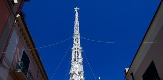 I Gigli di Nola entrano al Vulcano Buono