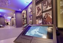 Pino Daniele, in ventimila alla mostra al Palazzo Reale di Napoli