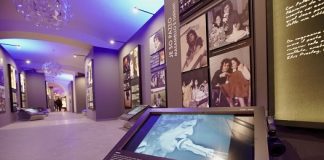 Pino Daniele, in ventimila alla mostra al Palazzo Reale di Napoli