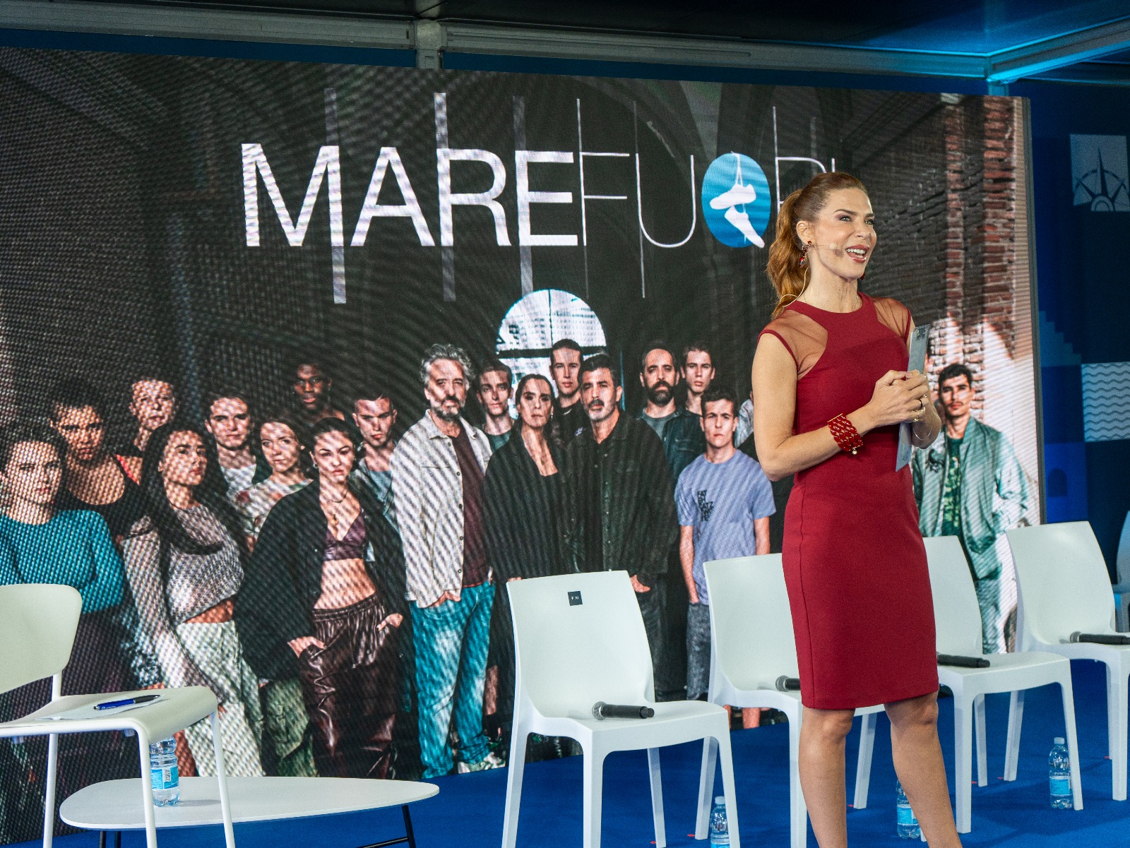 a napoli il tour mediterraneo vespucci l incontro con i protagonisti della serie mare fuori da 2anews.it a napoli il tour mediterraneo vespucci l incontro con i protagonisti della serie mare fuori