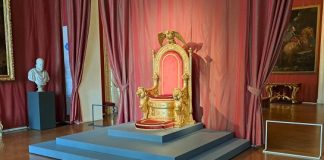 Palazzo Reale di Napoli, restaurato il trono: è sabaudo non borbonico