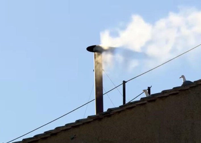 Eletto nuovo da 2anews.it eletto il nuovo papa fumata bianca e il suono delle campane in piazza san pietro