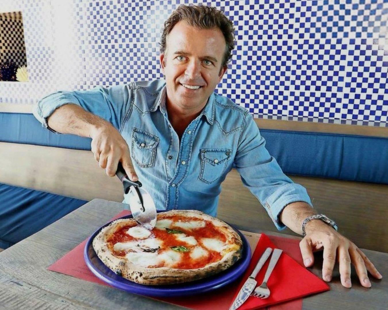 Francesco Vannucci: la rivoluzione napoletana della pizza conquista Santiago del Cile con “Brunapoli” Francesco Vannucci: la rivoluzione napoletana della pizza conquista Santiago del Cile con “Brunapoli”