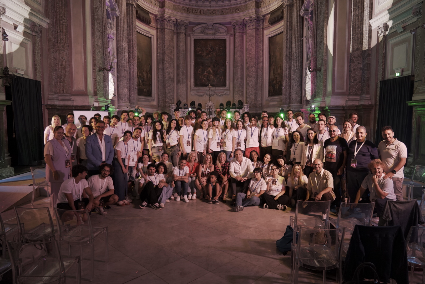 allieve e allievi di nap scuola campana delle arti performative in palcoscenico nella chiesa di san potito160