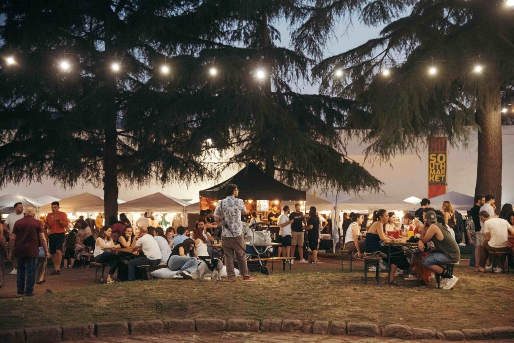 In 7.000 al South Market per la due giorni di vintage, artigianato, musica e cultura alla Mostra d’Oltremare In 7.000 al South Market per la due giorni di vintage, artigianato, musica e cultura alla Mostra d’Oltremare