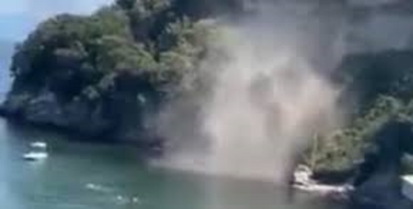 Campi Flegrei, cedimento costone isolotto di Pennata a Bacoli dopo terremoto Campi Flegrei, cedimento costone isolotto di Pennata a Bacoli dopo terremoto