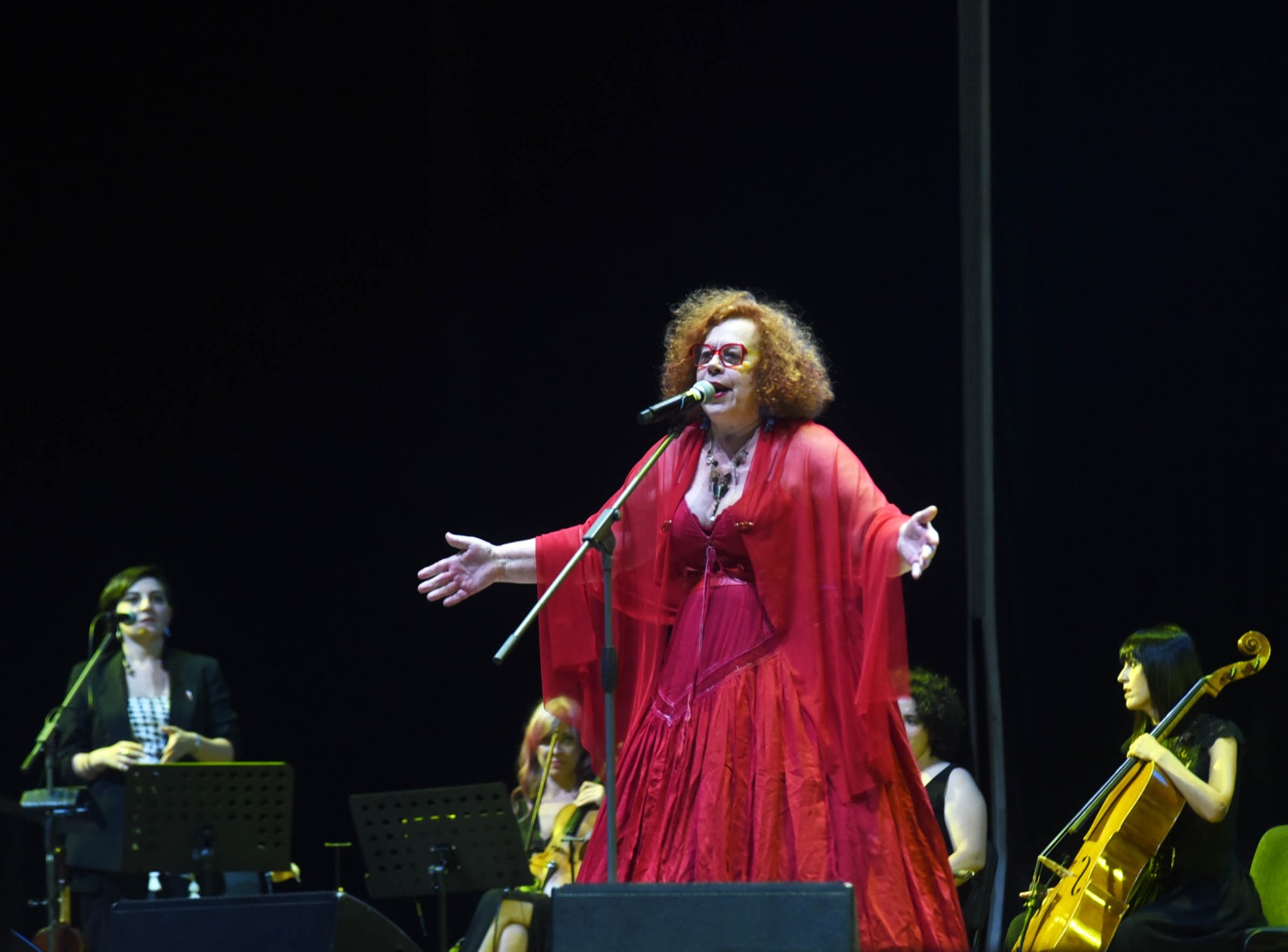 All'Arena Flegrea successo per Le Vesuviane: in palcoscenico ventisette donne e in platea 4.000 persone