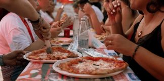 Grande successo per la prima serata del Coca-Cola Pizza Village con 60mila presenze