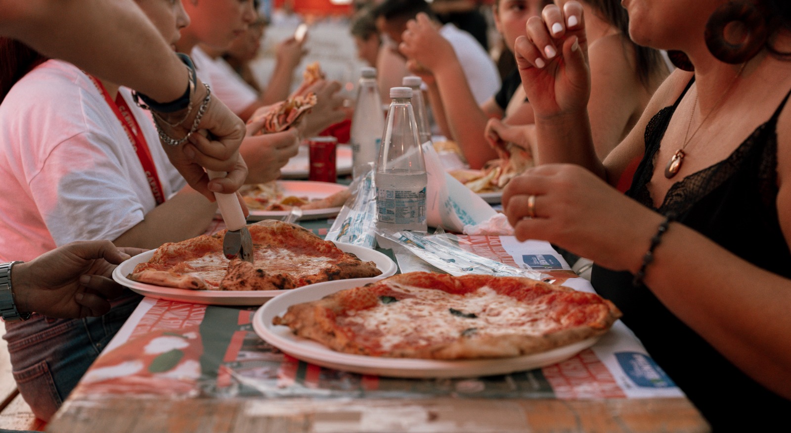 Grande successo per la prima serata del Coca Cola Pizza Village con 60mila presenze