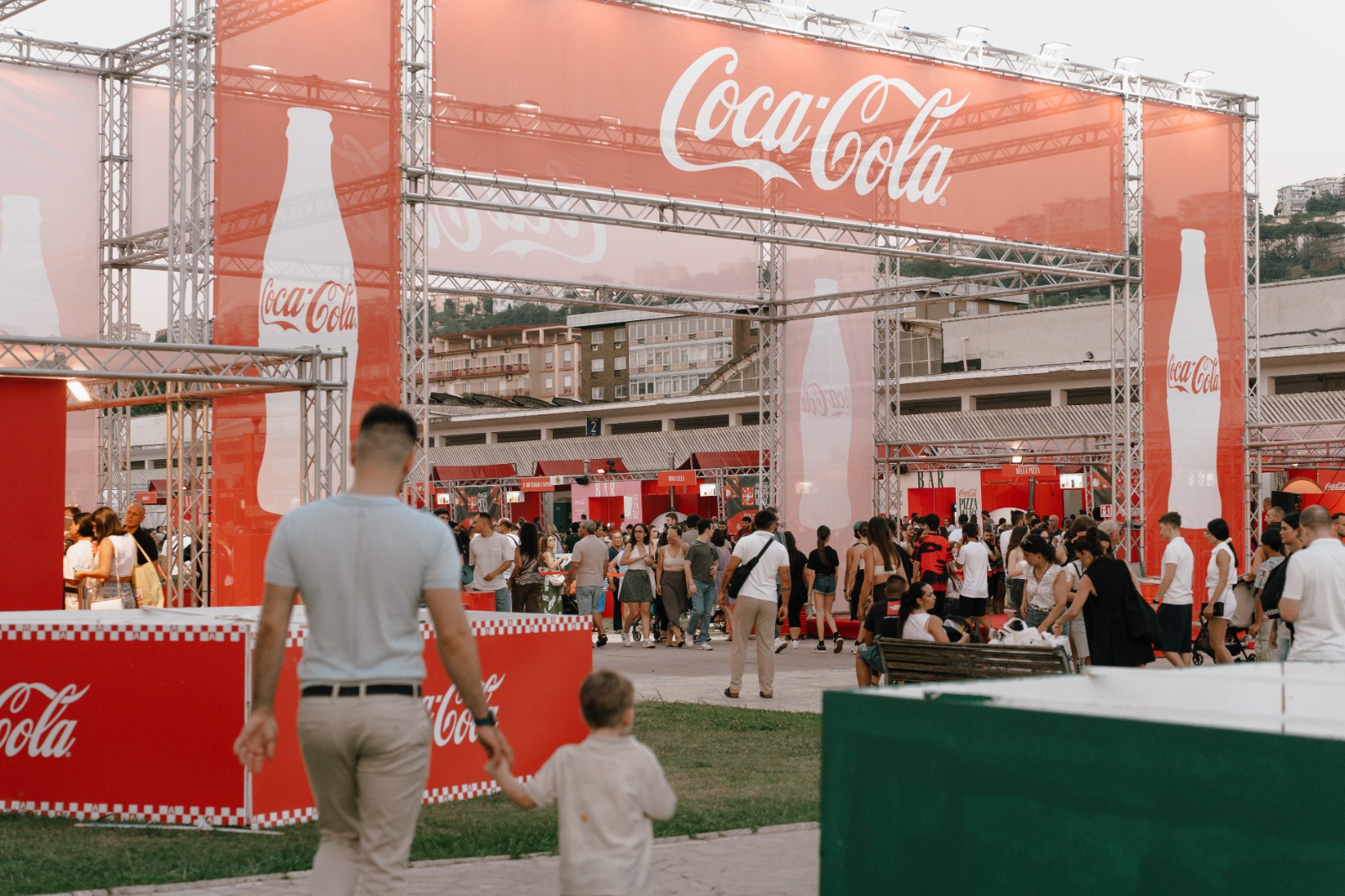 Grande successo per la prima serata del Coca-Cola Pizza Village con 60mila presenze