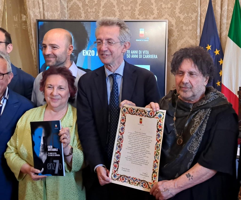 napoli rende omaggio a enzo avitabile 70 anni di vita 60 di musica e appartenenza