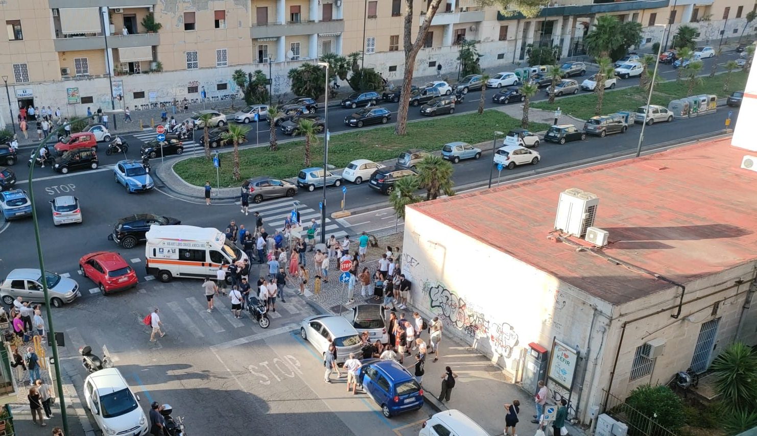 incidente stradale a fuorigrotta forte impatto tra due auto