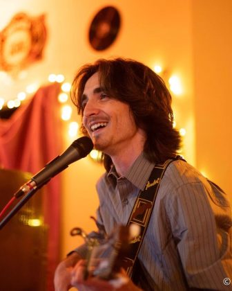 Premio San Gennaro World 2025 presentato da Gianni Simioli sul Sagrato del Duomo di Napoli