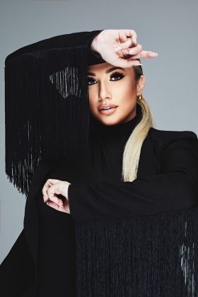 Premio San Gennaro World 2025 presentato da Gianni Simioli sul Sagrato del Duomo di Napoli